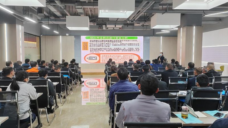 企业内训定制费用并非一成不变，其构成通常包括以下几个方面：